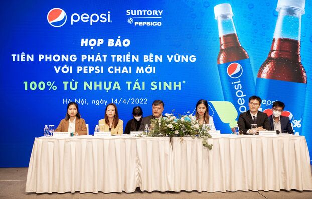   Ban lãnh đạo Công ty Suntory PepsiCo trả lời họp báo  