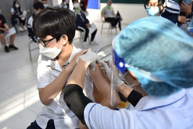   Hà Nội vừa được phân bổ 72.700 liều vắc-xin Moderna, dự kiến sẽ tiêm cho học sinh lớp 6 vào ngày 17/4. Ảnh minh họa  