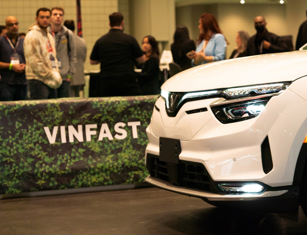   Xe điện VinFast gây chú ý tại đường thử Triển lãm Ô tô quốc tế New York 2022.  