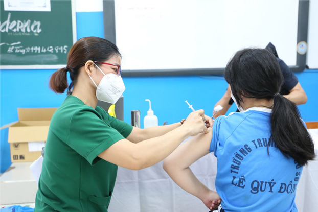   Hơn 10.000 trẻ học lớp 6 ở TP.HCM đã được tiêm vắc-xin phòng COVID-19. Ảnh minh họa  