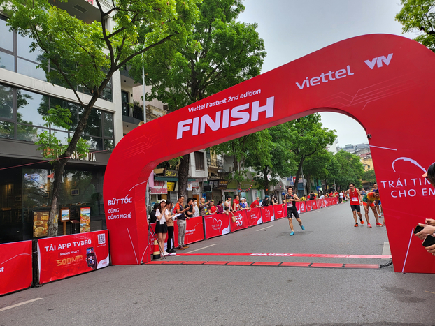 Viettel Store đồng hành giải chạy Viettel Fastest 2022, quyên góp Quỹ Trái tim cho em 11