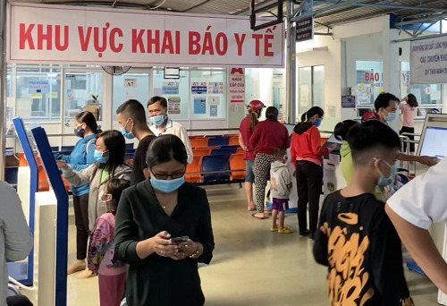   Việt Nam sẽ bỏ khai báo y tế.  