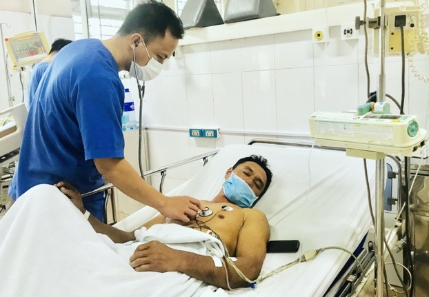   Bệnh nhân bị ngộ độc Tetrodotoxin sau khi ăn ruốc được cấp cứu kịp thời tại BV Bãi Cháy  