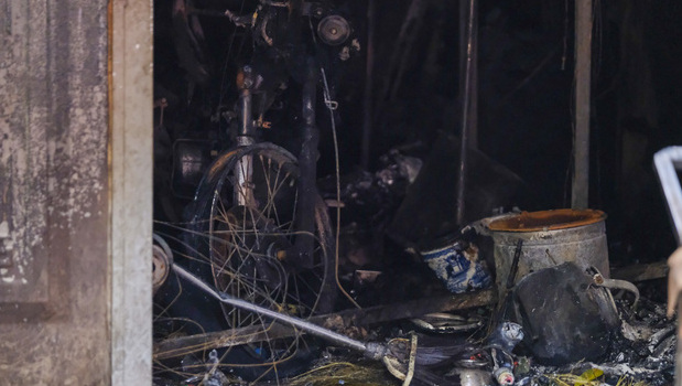   Chiếc xe máy là tài sản lớn nhất trong nhà để anh Lâm đi làm cũng đã cháy rụi.  