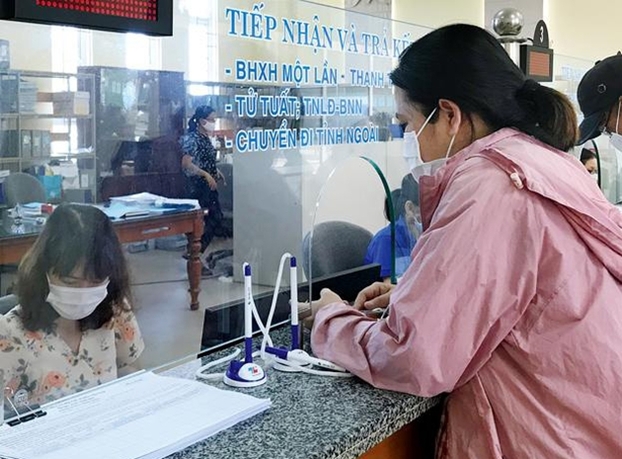   4 trường hợp được rút riền BHXH một lần ngay, không phải đợi 1 năm sau khi nghỉ việc.  
