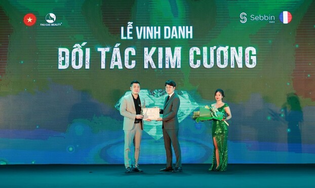   Thu Cúc tự hào được vinh danh là đối tác kim Cương của Sebbin - Hãng túi ngực nổi tiếng của Pháp   