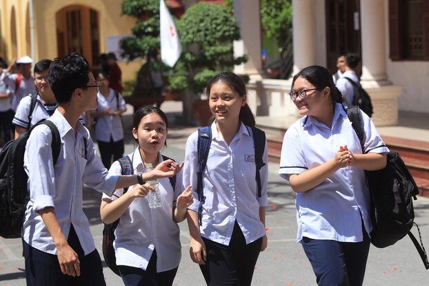   Chiều 14/6, các thí sinh Nam Định bước vào kỳ thi tuyển sinh vào lớp 10.  