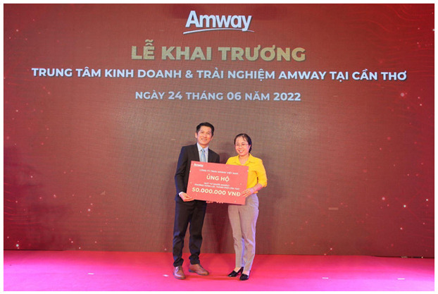   Amway Việt Nam trao tặng 50 triệu đồng hỗ trợ Quỹ vì người nghèo của phường Hưng Lợi, Quận Ninh Kiều, TP. Cần Thơ nhằm hỗ trợ những hoàn cảnh khó khăn tại địa phương.  