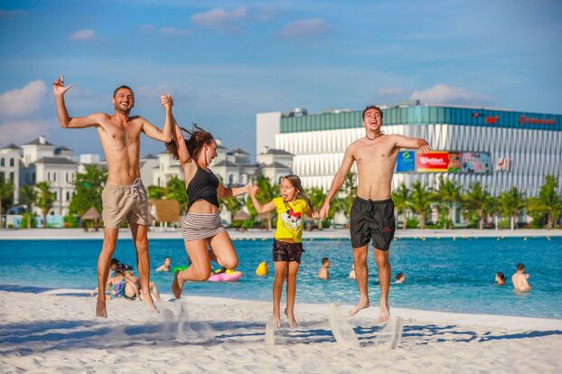 Giới trẻ đổ bộ “Quận Ocean” tham dự lễ hội Biển 0