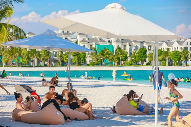 Giới trẻ đổ bộ “Quận Ocean” tham dự lễ hội Biển 1
