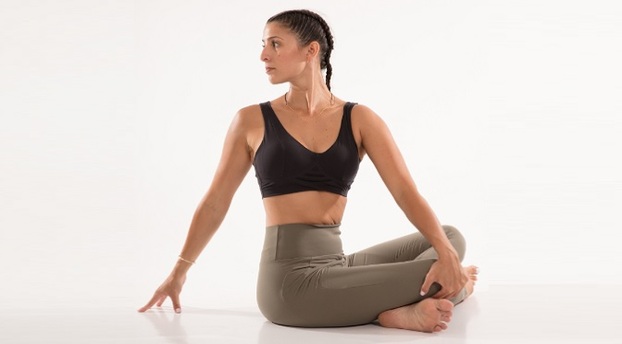 Chữa lành cơ thể: 5 tư thế yoga đơn giản rất tốt cho chị em phụ nữ 1