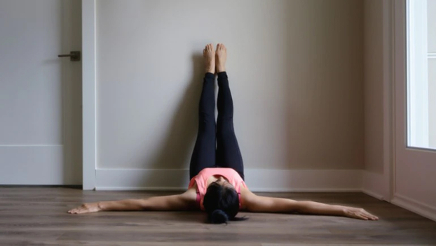 Chữa lành cơ thể: 5 tư thế yoga đơn giản rất tốt cho chị em phụ nữ 2