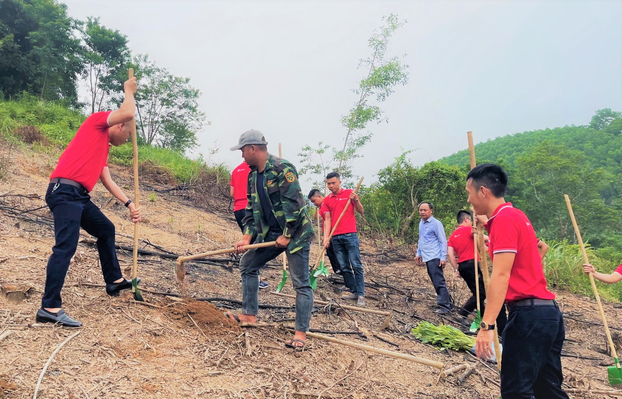 SeABank trao tặng cây xanh Hà Tĩnh