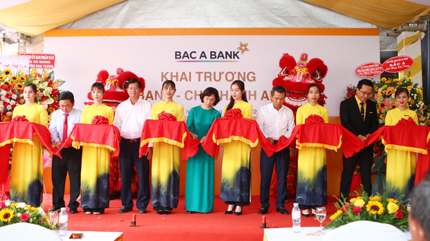 Nghi lễ cắt băng khai trương BAC A BANK Chi nhánh An Giang