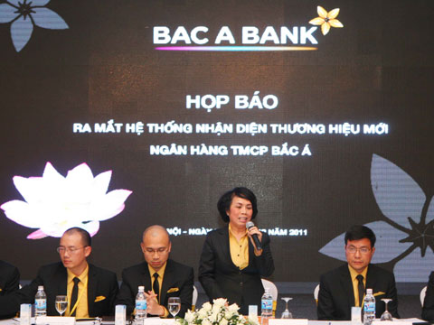 Ban lãnh đạo Bắc Á Bank giới thiệu về hệ thống nhận diện thương hiệu mới