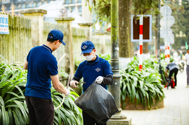 Các doanh nghiệp trên địa bàn cùng dọn dẹp