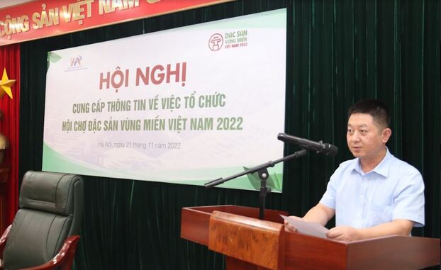 Phó Giám đốc Trung tâm Xúc tiến Đầu tư, Thương mại, Du lịch TP Hà Nội Bùi Duy Quang thông tin tại buổi họp báo.