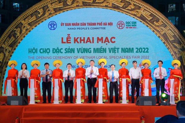 Tối 23/11, Hội chợ Đặc sản vùng miền 2022 chính thức khai mạc.