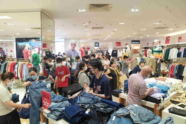 “Đường đua” săn ưu đãi tại Vincom Black Friday năm nay quy tụ gần 3000 gian hàng, tung mức giảm giá sâu chưa từng có