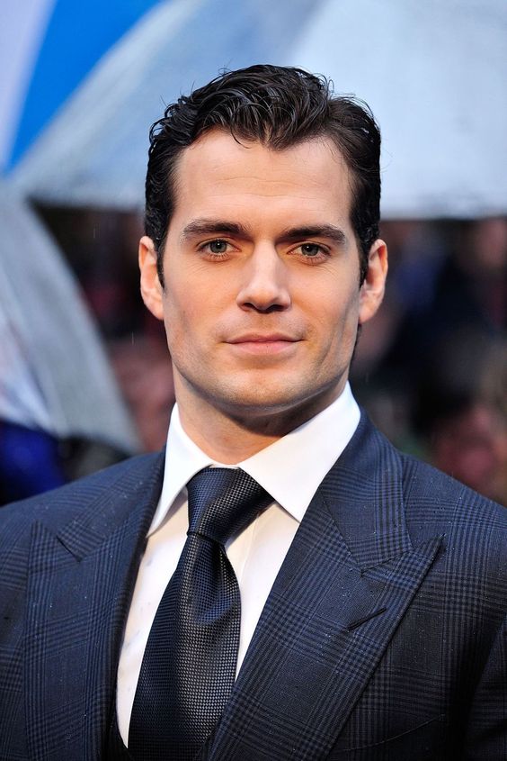 Henry Cavill được bình chọn là người có gương mặt đẹp trai nhất của năm 2022