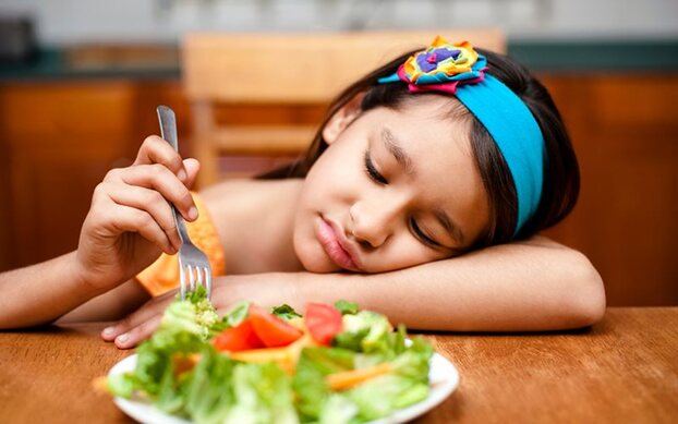 Trước mỹ thực ngày Tết, trẻ nhỏ càng “ngó lơ