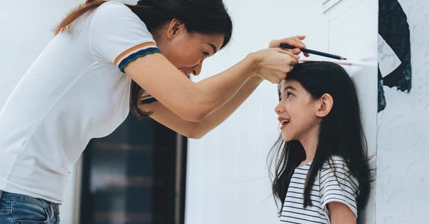 Thường xuyên theo dõi biểu đồ tăng trưởng của trẻ sẽ giúp cha mẹ biết được sự phát triển của trẻ để có các biện pháp can thiệp kịp thời. Ảnh minh họa