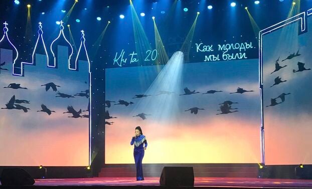 Ca sĩ Yên Hà với các bài hát Cây Thùy Dương, Đàn sếu...