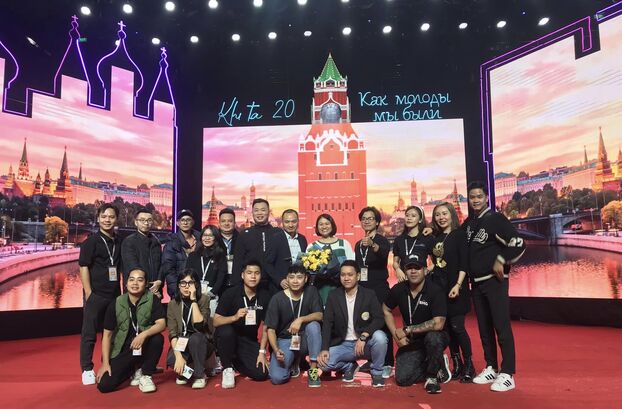 Đại diện Ban liên lạc lưu học sinh Nga và ê kíp thực hiện chương trình.