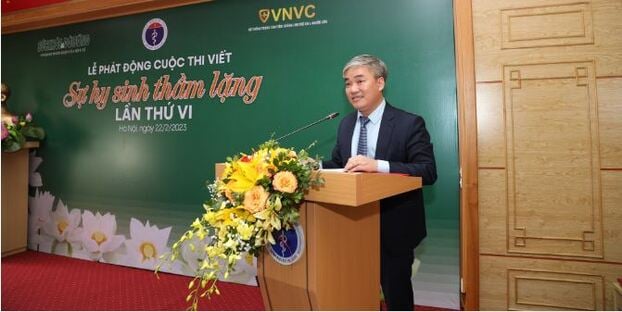Tổng Biên tập Báo Sức khỏe & Đời sống Trần Tuấn Linh phát động cuộc thi viết Sự hy sinh thầm lặng.