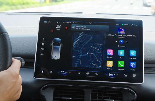 Loạt tính năng Smart Services trên xe VinFast là điểm vượt trội so với các mẫu xe xăng cùng phân khúc.