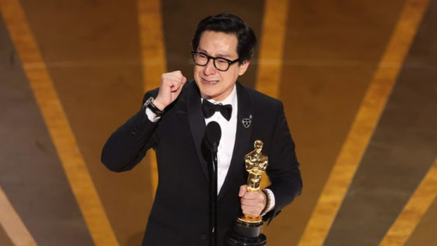 Quan Kế Huy giành giải Nam diễn viên phụ xuất sắc nhất Oscar 2023 với Everything Everywhere At Once - Ảnh: Reuters
