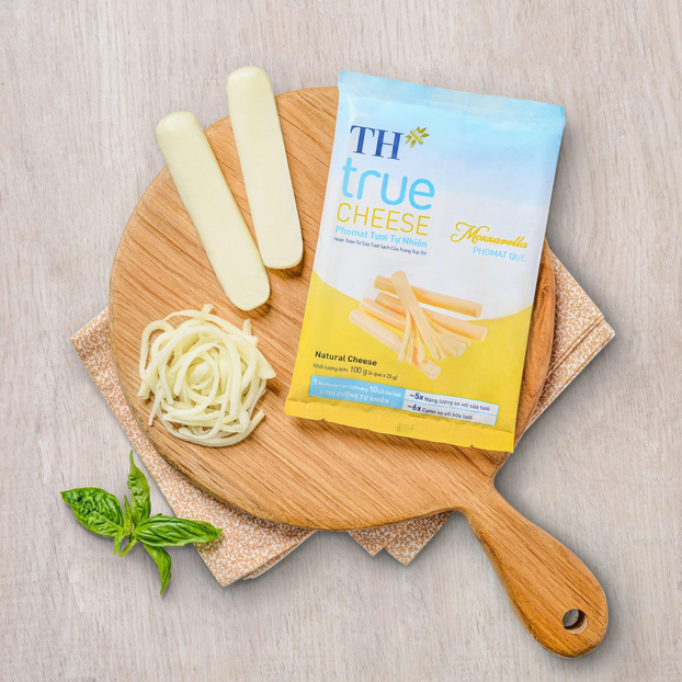 Phomat tự nhiên TH true CHEESE làm từ sữa tươi sạch nguyên chất của trang trại TH.