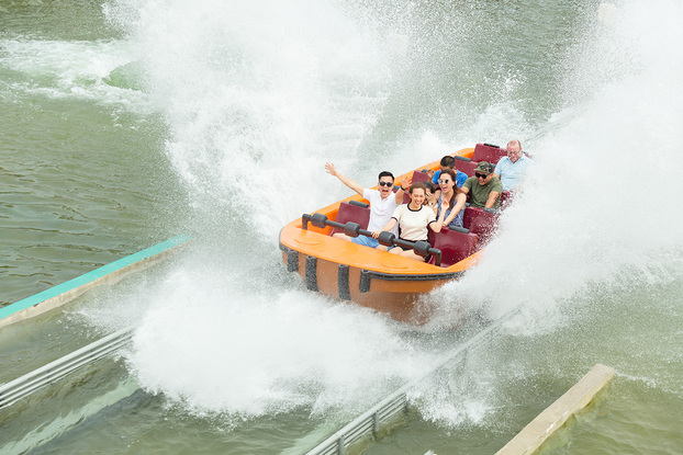 Công viên nước Typhoon Water Park “giải cơn khát” của nắng hè miền Bắc