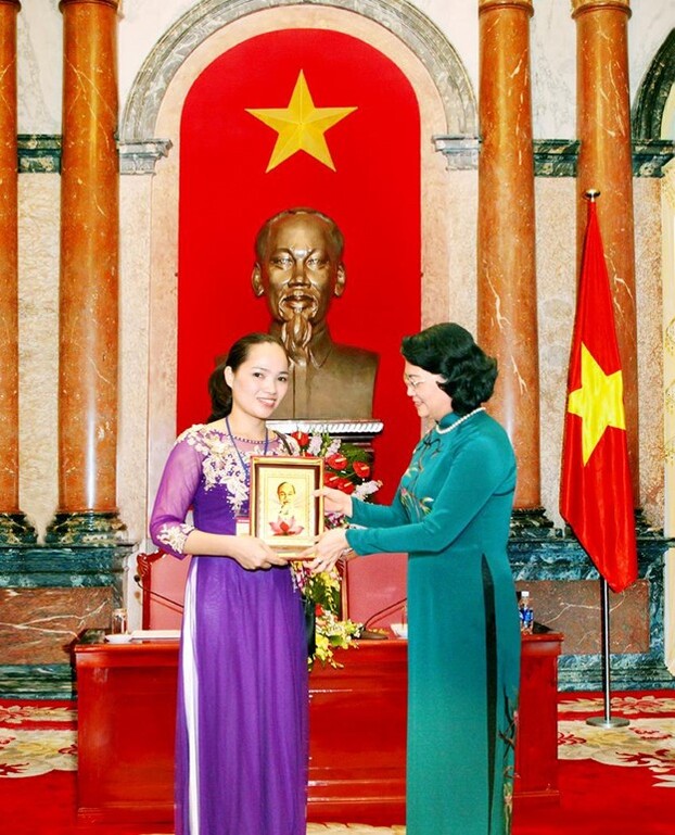 Lương y Nguyễn Thị Hiền được Phó Chủ tịch nước khen tặng vì các cống hiến với nền y học