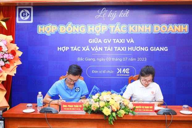 Đại diện 2 công ty ký kết hợp tác kinh doanh ngày 03/07