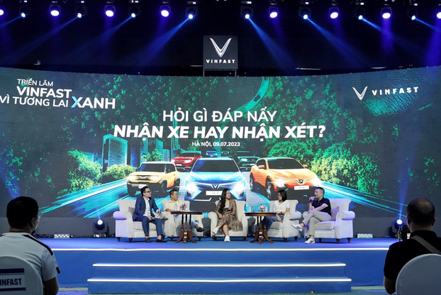 Talkshow “Nhận xe hay nhận xét” tại Triển lãm “VinFast – Vì tương lai xanh” chiều 9/7.