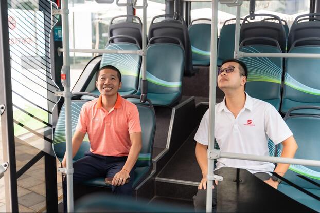 Những tuyến xe buýt điện VinBus hiện đại, văn minh với dịch vụ “từ trái tim” đang dần trở thành phương tiện giao thông công cộng được người dân lựa chọn mỗi ngày.