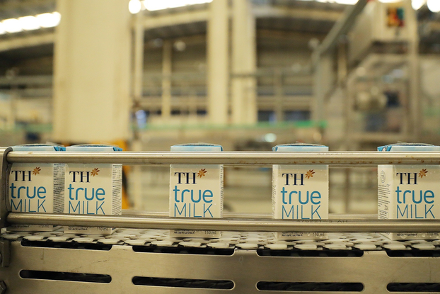 Nhà máy sản xuất sữa tươi sạch TH hiện đang vận hành 26 dây chuyền sản xuất các loại sữa tươi, sữa hạt cao cấp, sữa chua…