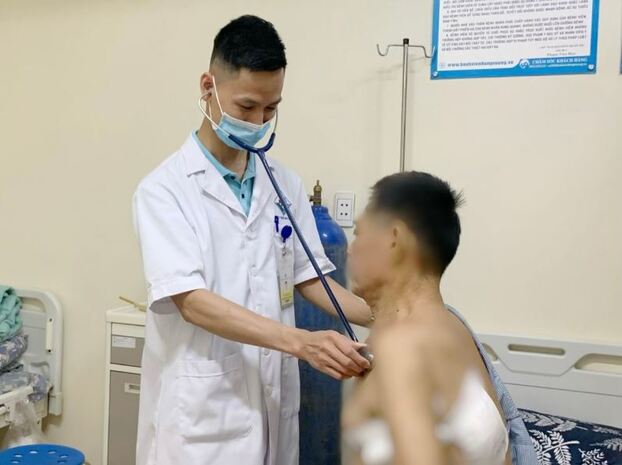 Nam bệnh nhân ở Sơn Dương, Tuyên Quang điều trị tại BV đa khoa Hùng Vương.