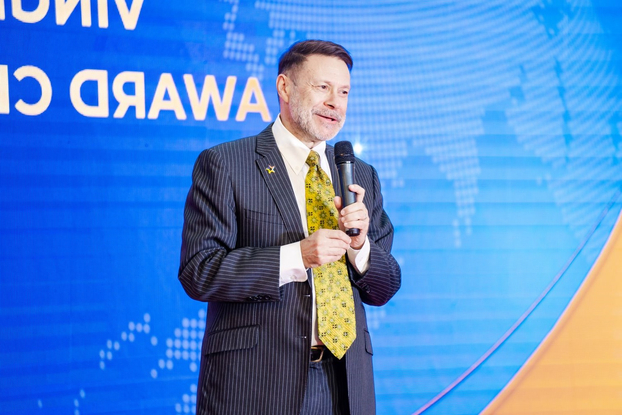 Ông Andrew Goledzinowski – Đại sứ Australia tại Việt Nam đánh giá cao chương trình Học bổng KHCN Vingroup