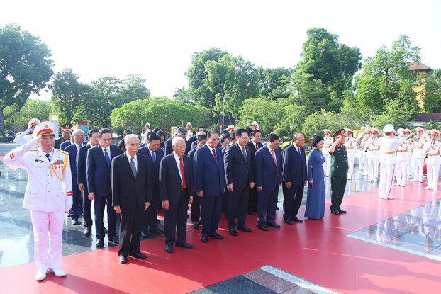 Lãnh đạo Đảng và Nhà nước đặt vòng hoa, tưởng niệm các Anh hùng liệt sĩ và viếng Chủ tịch Hồ Chí Minh nhân Kỷ niệm 76 năm Ngày Thương binh - Liệt sĩ 27/7 (Nguồn: Bộ Lao động - Thương binh và Xã hội)