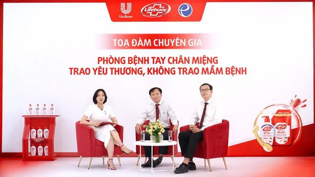 Tham gia buổi tọa đàm gồm có ThS.BS. Lương Chấn Quang, Phụ trách Khoa Kiểm soát và Phòng ngừa bệnh tật - Viện Pasteur TP HCM và PGS.TS, BS  Phùng Nguyễn Thế Nguyên, Trưởng Bộ môn Nhi, Đại học Y Dược TP.HCM, Trưởng Khoa Hồi sức Nhiễm, Bệnh viện Nhi đồng 1, Phó Chủ tịch chi hội Hội hồi sức Cấp cứu Chống độc Nhi Việt Nam.