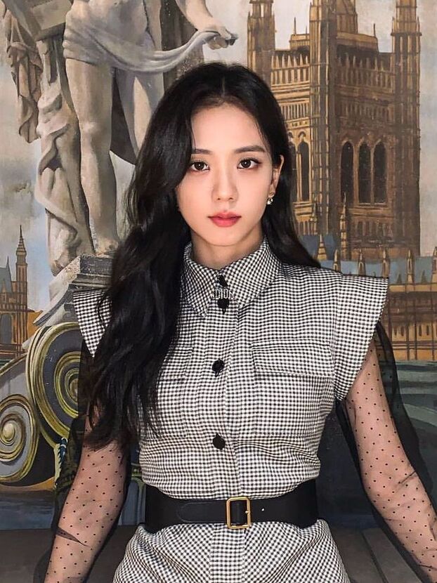 Jisoo (BLACKPINK) sinh năm 1995