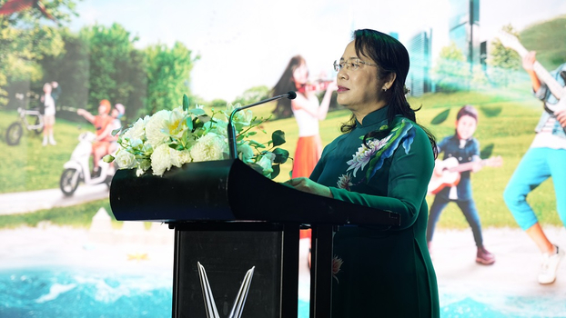 Bà Trần Kim Yến, Chủ tịch Ủy ban Mặt trận Tổ quốc Việt Nam TP Hồ Chí Minh phát biểu hưởng ứng
