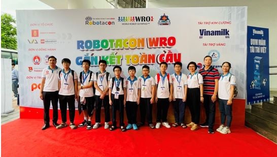 Học sinh trường THCS Giảng Võ, quận Ba Đình tại Cuộc thi Robot thế giới 2023 tại Việt Nam.