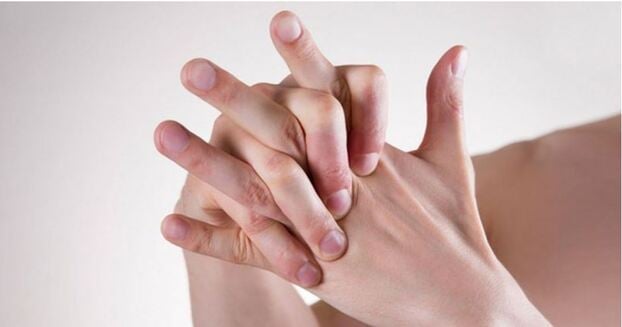 Tê tay tưởng là chuyện nhỏ nhưng lại là dấu hiệu của 7 bệnh không dễ chữa khỏi.