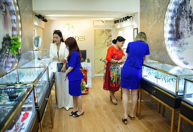 Hãy nên tìm những thương hiệu Ngọc uy tín, có cửa hàng chỉnh chu và có chính sách bảo hành tốt