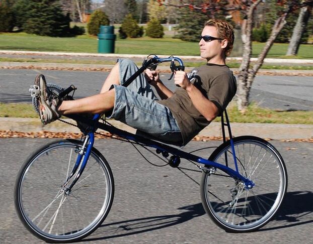 Xe đạp nằm hay xe đạp ngả lưng (recumbent bicycle).