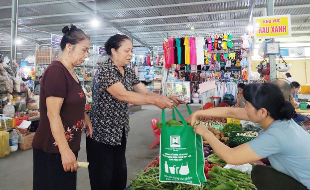 Chợ Thượng Thanh (Long Biên) cũng đang thực hiện 'Chợ văn minh, an toàn, hiệu quả'.