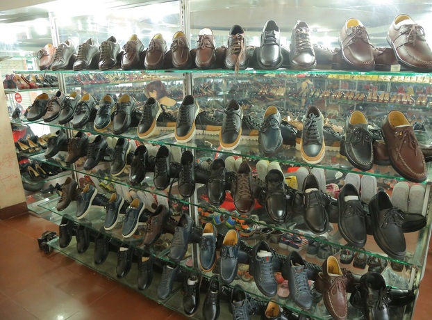 Giày da Phú Yên là một trong những làng nghề nổi tiếng ở huyện Phú Xuyên